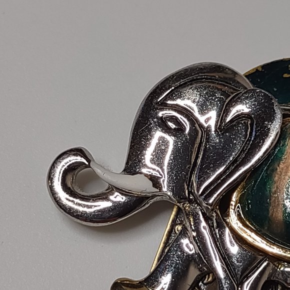 Very Awesome Silver Tone Elephant Brooch With Dangling Faux Tusk - Picture 6 of 15